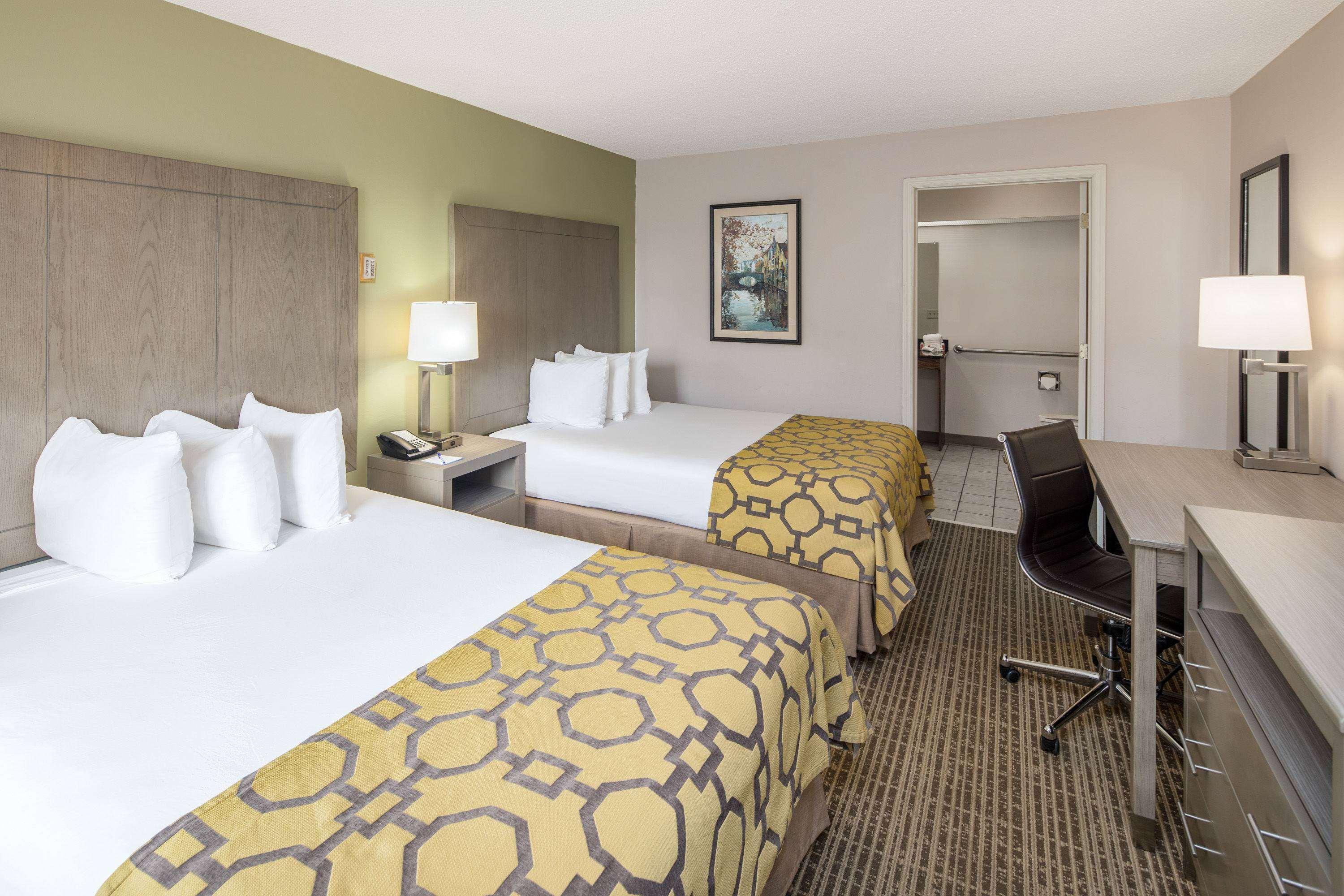 Motel Baymont By Wyndham Cleveland Exterior foto