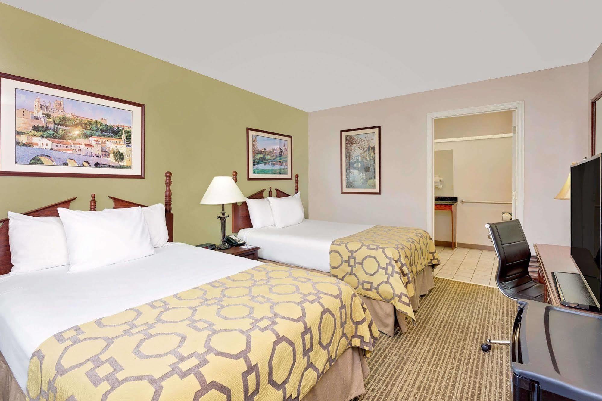 Motel Baymont By Wyndham Cleveland Exterior foto